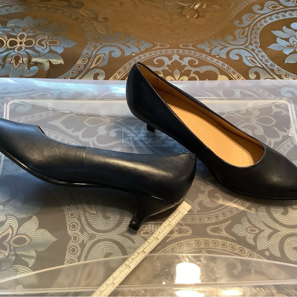 Blue leather Trotters NWOT - Picture 8 of 8